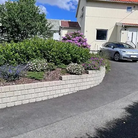 Modern And With Charming Garden ハウゲスン
