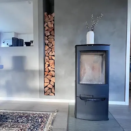 Modern And With Charming Garden Apartment Haugesund
