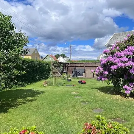 Modern And With Charming Garden ハウゲスン